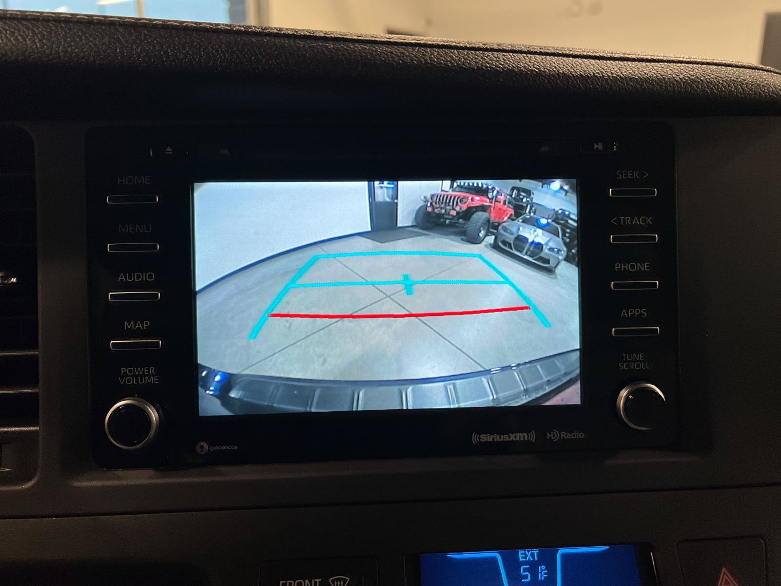 Used 2018 Toyota Sienna XLE w/ XLE Navigation Package FWD image 18