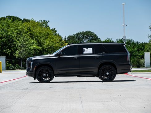 Used 2026 Cadillac Escalade Platinum Sport w/ LPO, ONYX Package AWD/4WD image 6