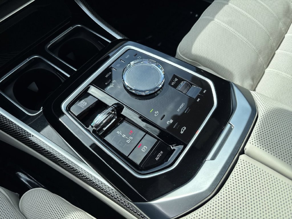 Used 2026 BMW 740i xDrive w/ Executive Package AWD/4WD image 19
