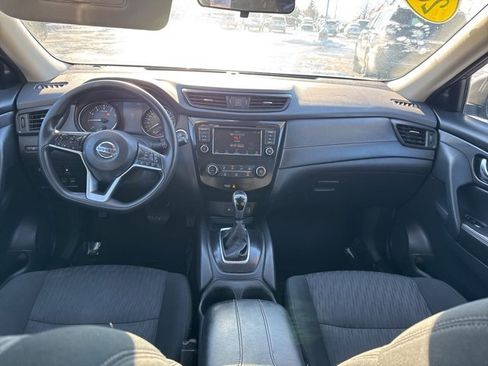 Used 2020 Nissan Rogue SV image 19