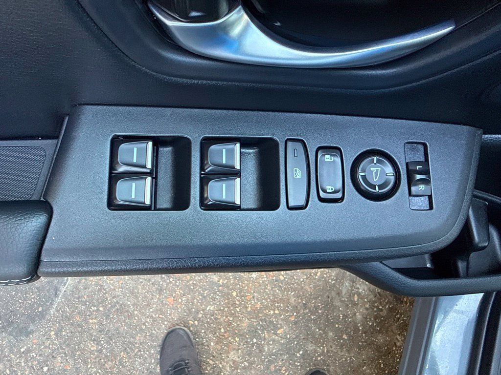 Used 2025 Honda Pilot Touring image 11