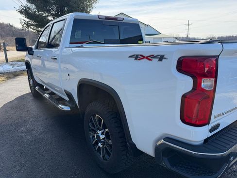 Used 2020 Chevrolet Silverado 2500 LTZ w/ LTZ Plus Package image 15