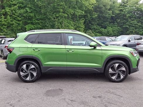 Certified 2025 Volkswagen Taos SE AWD/4WD image 12
