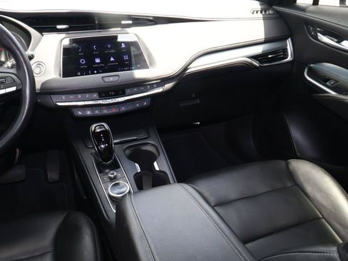 Used 2022 Cadillac XT4 Premium Luxury w/ Technology Package FWD image 17