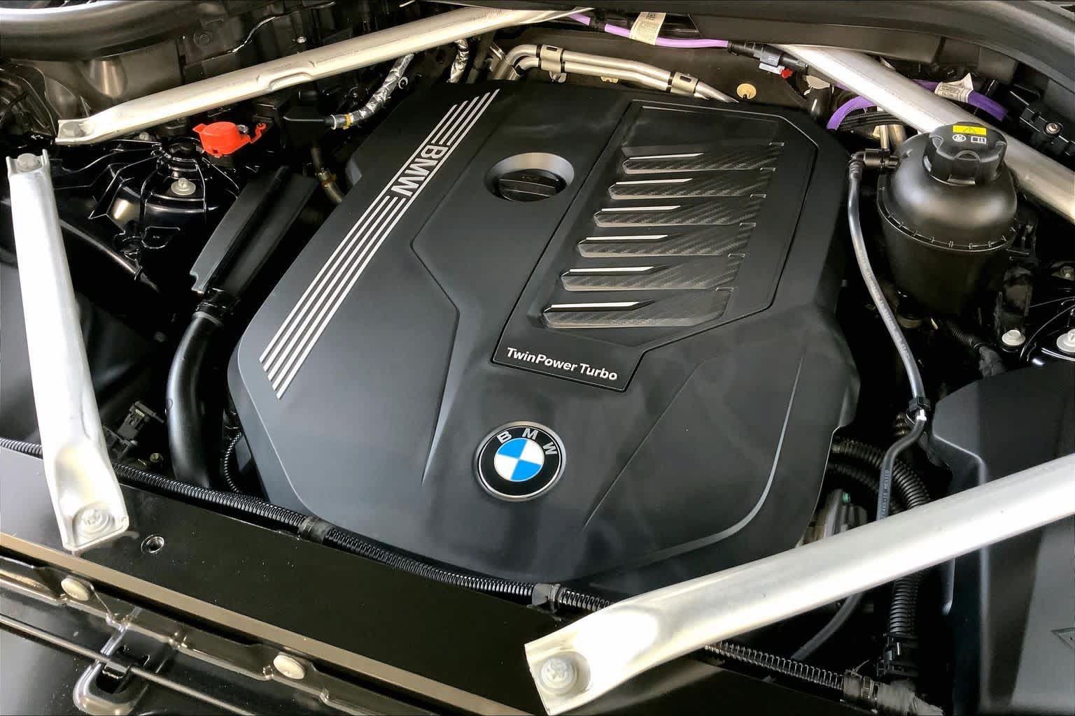 Used 2022 BMW X5 xDrive40i w/ M Sport Package AWD/4WD image 31