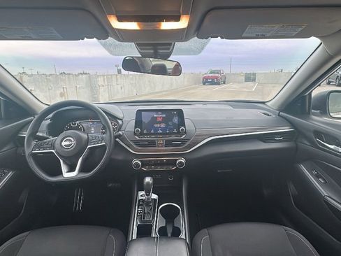 Used 2024 Nissan Altima 2.5 SV image 21