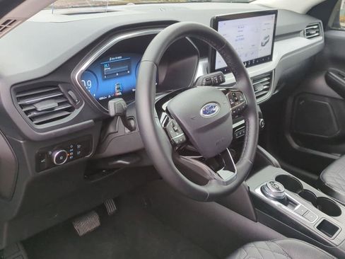 Certified 2023 Ford Escape Platinum w/ Premium Technology Package image 10