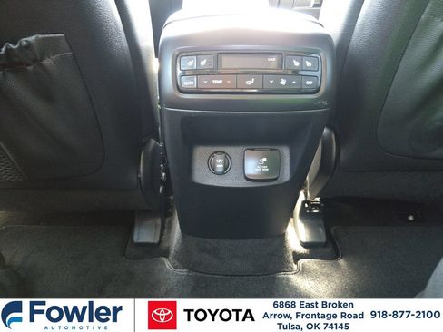 Used 2025 Hyundai Palisade Limited AWD/4WD image 12