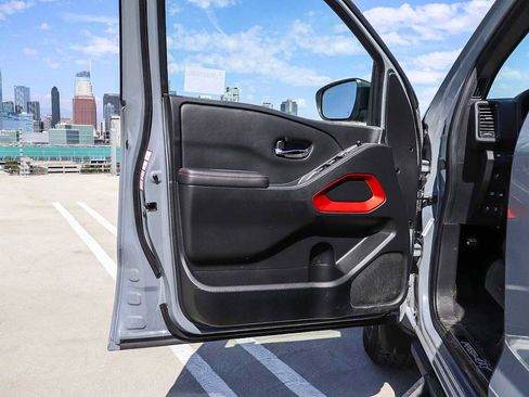 Used 2023 Nissan Frontier PRO-4X w/ Pro Convenience Package AWD/4WD image 19