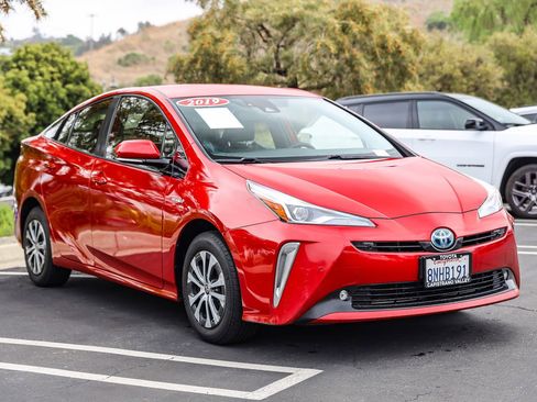 Used 2019 Toyota Prius XLE AWD/4WD image 3