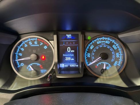 Used 2020 Toyota Tacoma TRD Off-Road w/ Technology Package AWD/4WD image 22