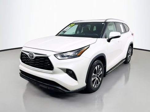 Used 2020 Toyota Highlander XLE FWD image 10