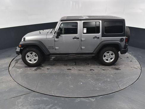 Used 2018 Jeep Wrangler Unlimited Sport S image 31
