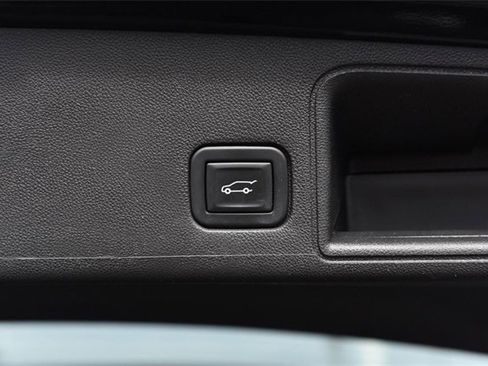 Used 2023 GMC Terrain SLE w/ Driver Convenience Package image 26