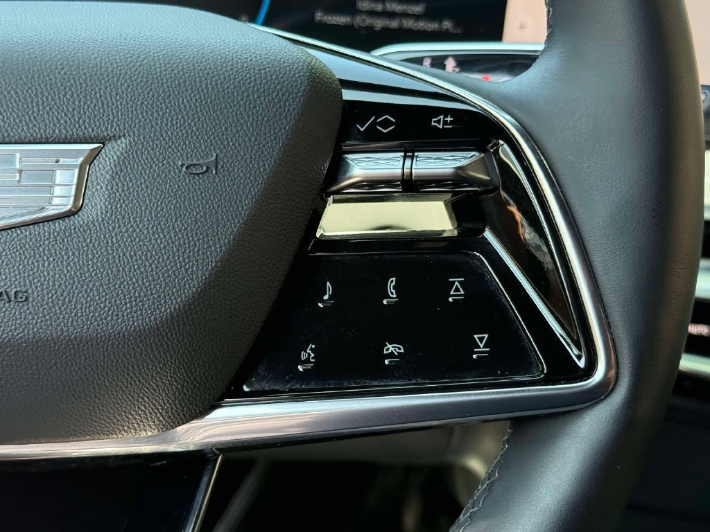 Certified 2024 Cadillac Lyriq Luxury AWD/4WD image 31