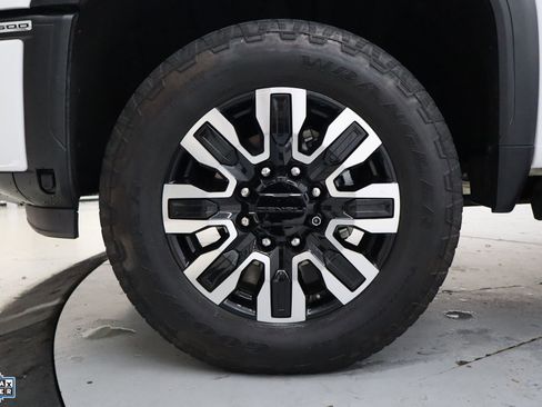 Used 2025 GMC Sierra 2500 Denali Ultimate image 12