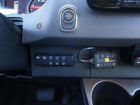 Used 2020 Mercedes-Benz Sprinter 2500 image 23