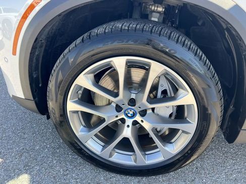Certified 2025 BMW X5 xDrive50e w/ Premium Package image 34