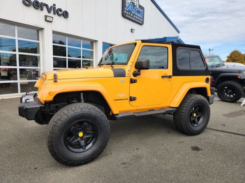 Used 2012 Jeep Wrangler Sahara AWD/4WD image 7