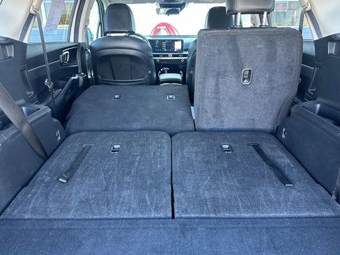 Used 2024 Kia Sorento S image 17