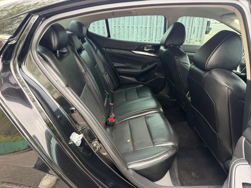 Used 2021 Nissan Maxima 3.5 SV w/ Floor Mat Group FWD image 17