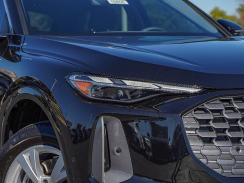 New 2025 Audi Q5 Premium image 3