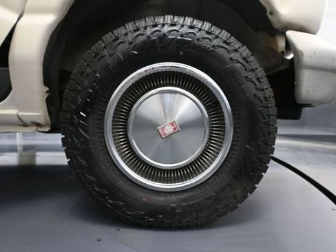 Used 1995 Ford E-150 and Econoline 150 Club Wagon RWD image 14