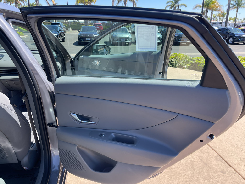 Used 2025 Hyundai Elantra SEL FWD image 16