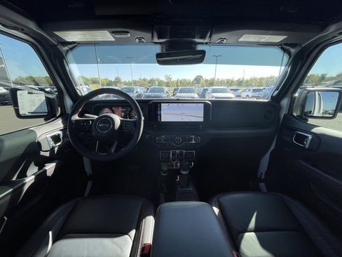 Used 2024 Jeep Wrangler Unlimited Rubicon image 25