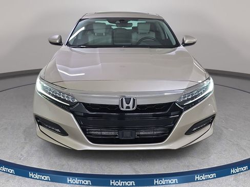 Used 2018 Honda Accord Touring image 3