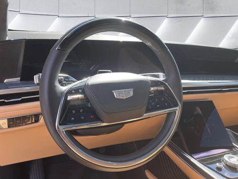 Used 2025 Cadillac Escalade IQ Luxury 2 w/ LPO, Etrunk Organizer Package AWD/4WD image 13
