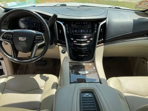 Used 2020 Cadillac Escalade ESV Premium Luxury AWD/4WD image 4