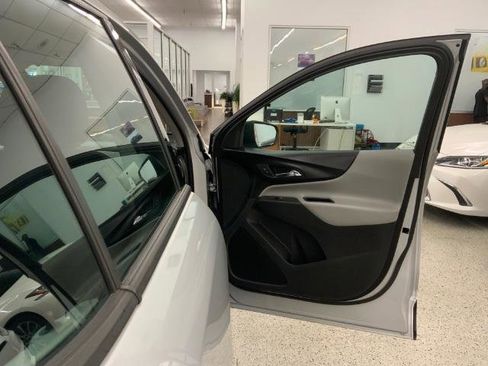 Used 2019 Chevrolet Equinox LS AWD/4WD image 29