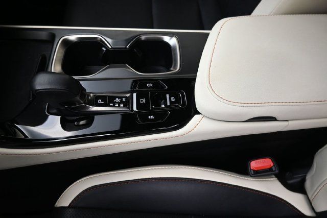 Used 2024 Lexus NX 250 FWD w/ Towing Package (2000 Lbs) image 20