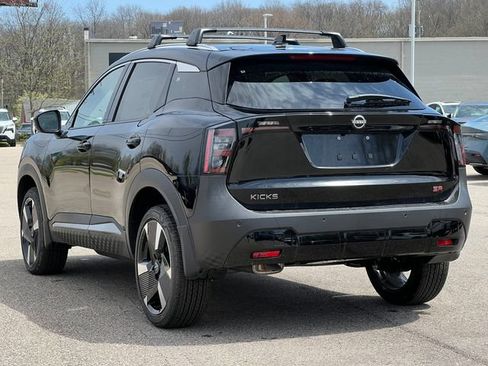 New 2026 Nissan Kicks SR w/ Cold Weather Package FWD image 7