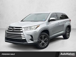 Used 2019 Toyota Highlander LE video 1