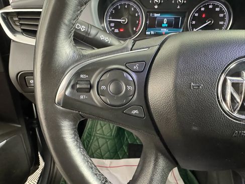 Used 2018 Buick Enclave Essence image 16