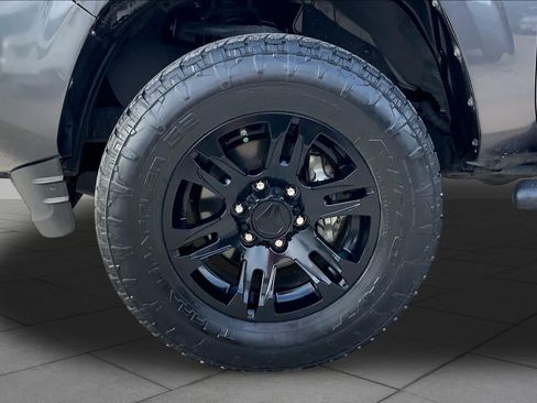 Used 2022 Toyota Tacoma SR w/ SR Convenience Package RWD image 11