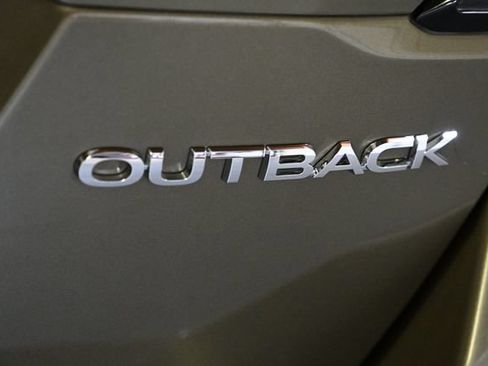 Used 2025 Subaru Outback Premium AWD/4WD image 13