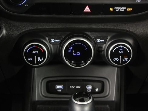 Certified 2026 Hyundai Venue SEL FWD image 21