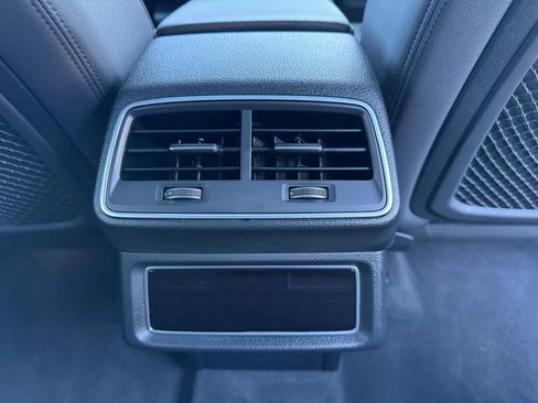 Used 2021 Audi e-tron Premium Plus w/ Premium Plus Package image 29