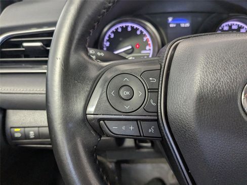 Used 2022 Toyota Camry SE image 12