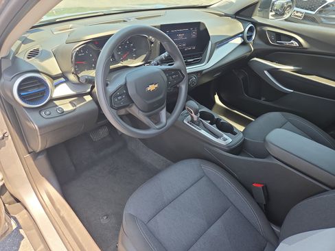 Used 2025 Chevrolet Trax LS FWD image 16