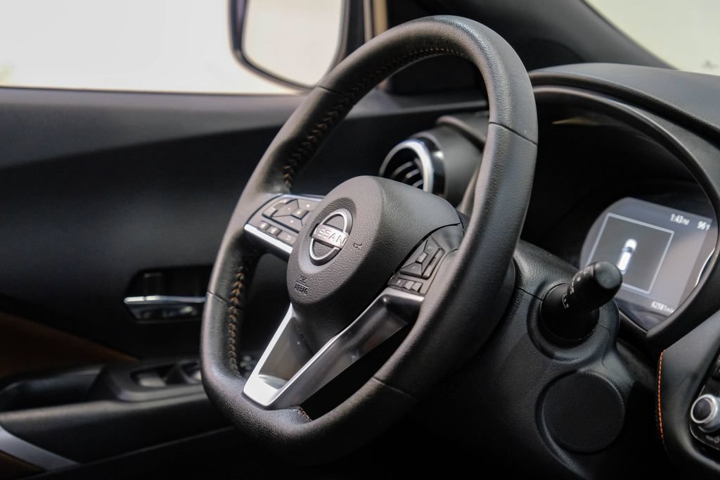 Used 2023 Nissan Kicks SR FWD image 19