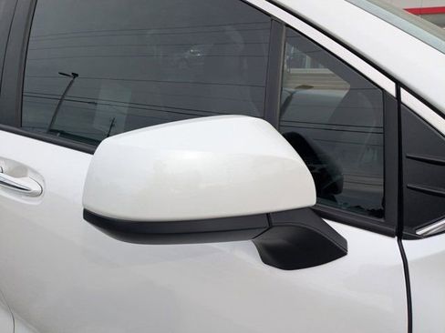 New 2026 Toyota Sienna XLE image 12