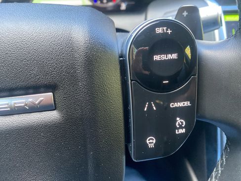 Used 2020 Land Rover Discovery Sport SE R-Dynamic image 11