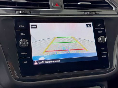 Used 2020 Volkswagen Tiguan SE w/ Panoramic Sunroof Package FWD image 19