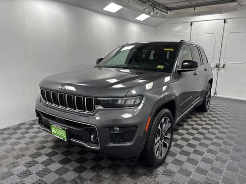 Used 2022 Jeep Grand Cherokee Overland AWD/4WD image 3