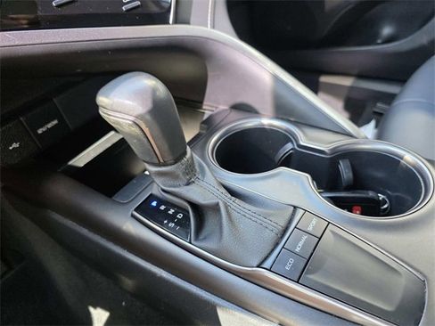 Used 2023 Toyota Camry SE image 14