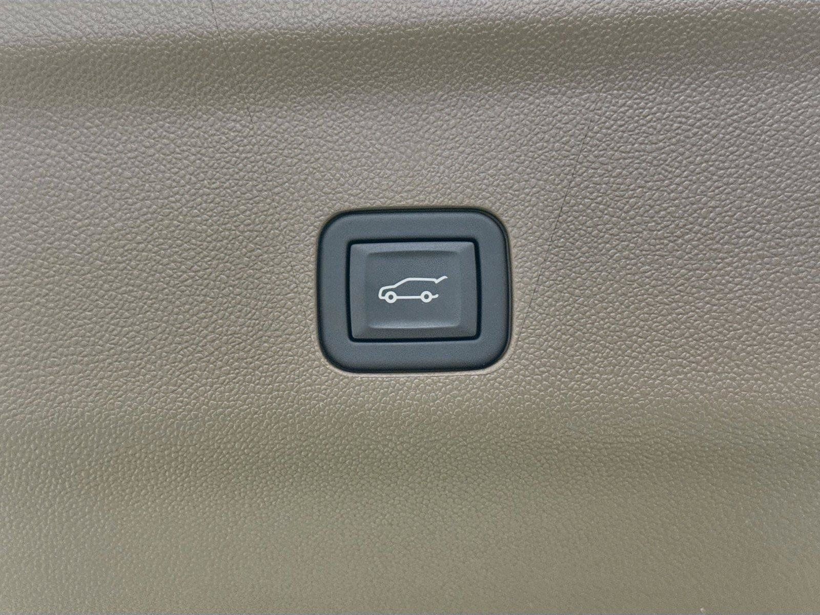 Used 2024 GMC Yukon XL Denali AWD/4WD image 38